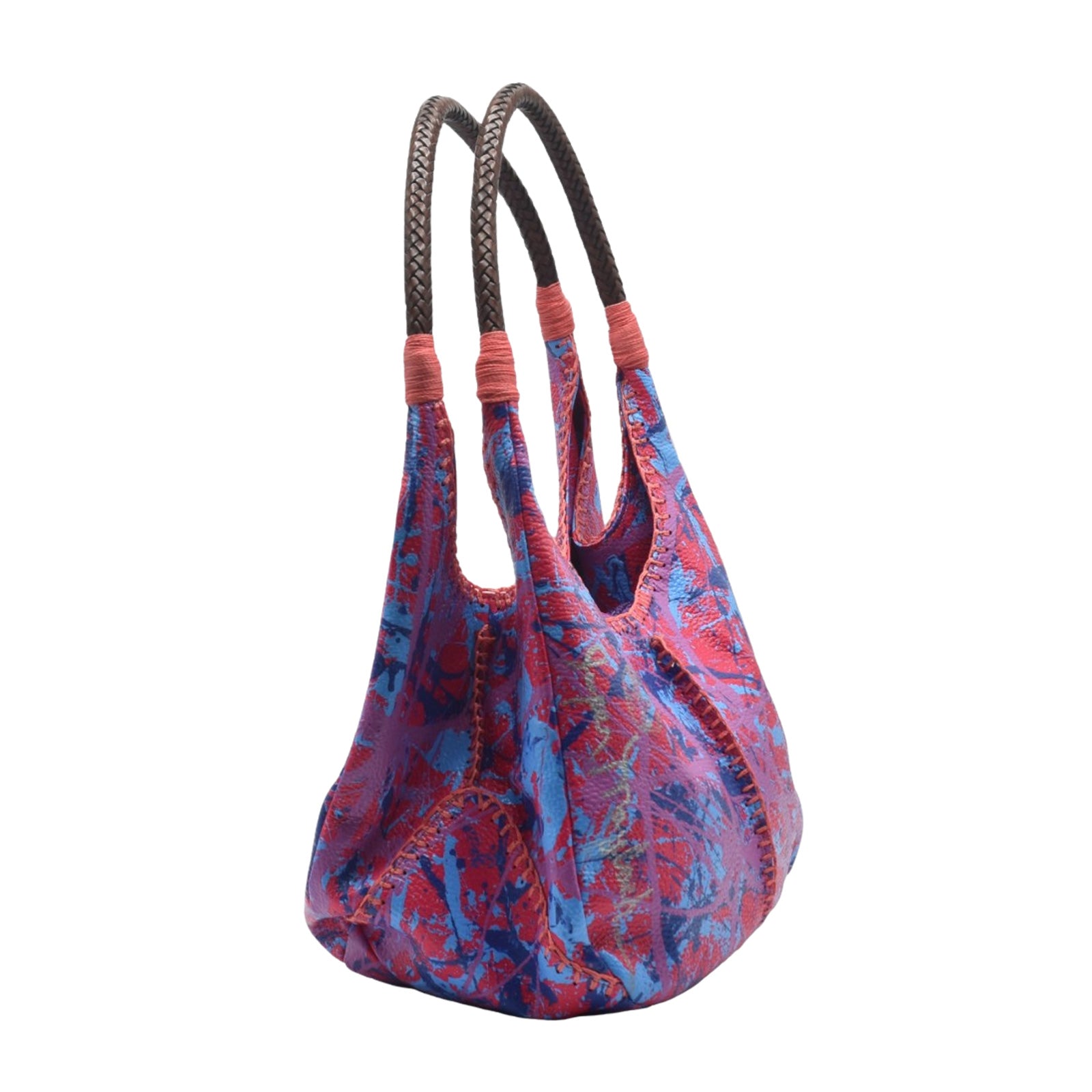 Close-up of the Jumper Maybach's Iconic Hobo leather handle with contrasting stitching and textured grain detail